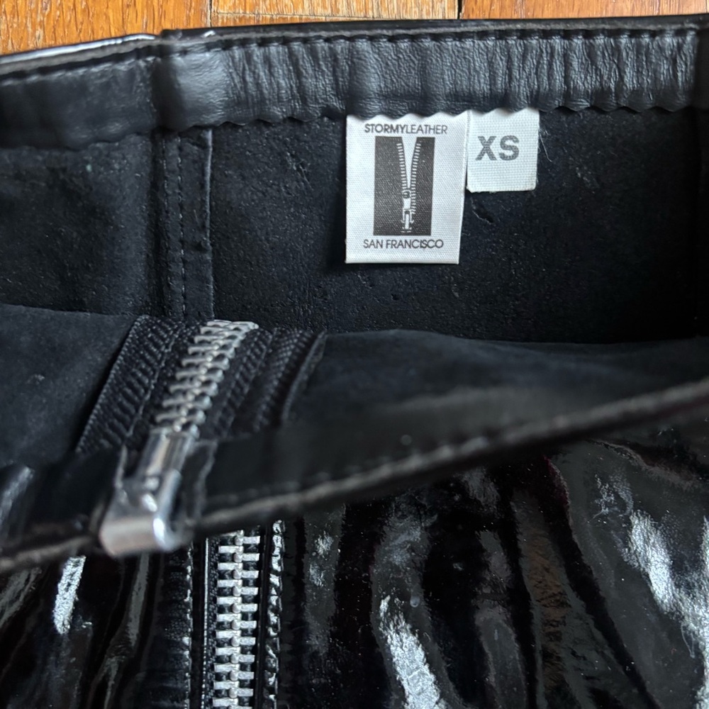 Glossy Black Zippered Mini Skirt - Picture 6 of 6